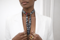 Théa - Collier écharpe imprimé léopard